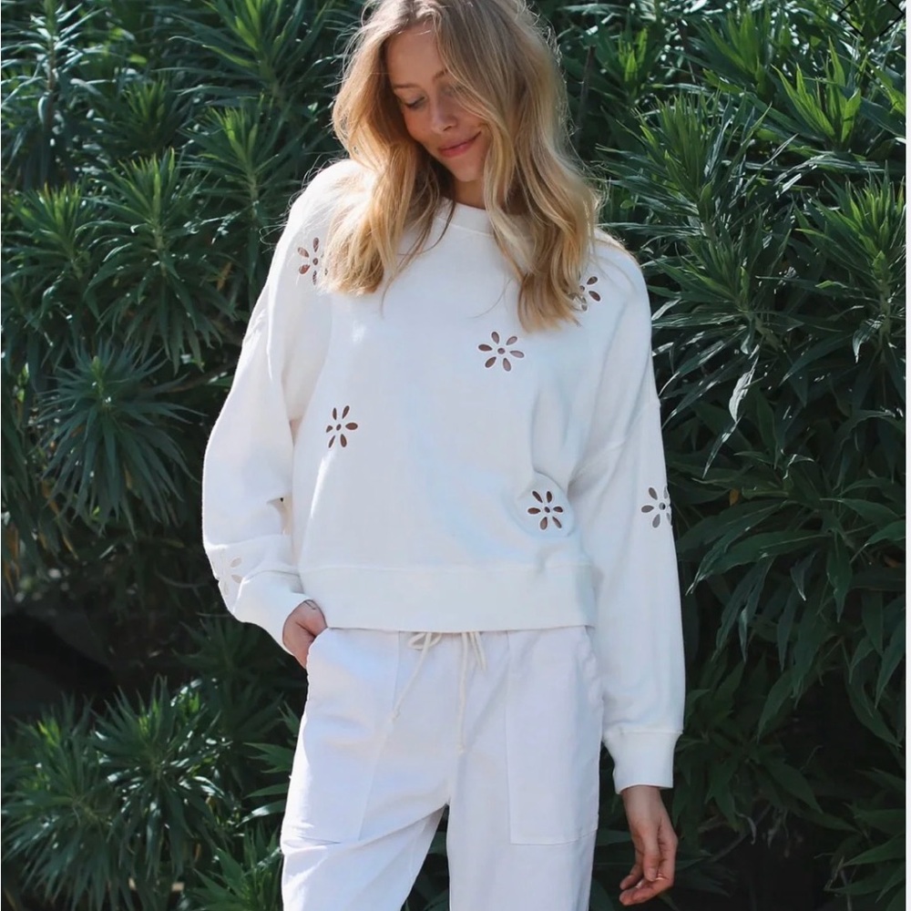 NWT Electric & Rose White Floral Eyelet Sweatshirt Sz S